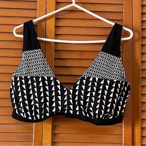 Lands end bikini top, with underwire. Size 14 D.